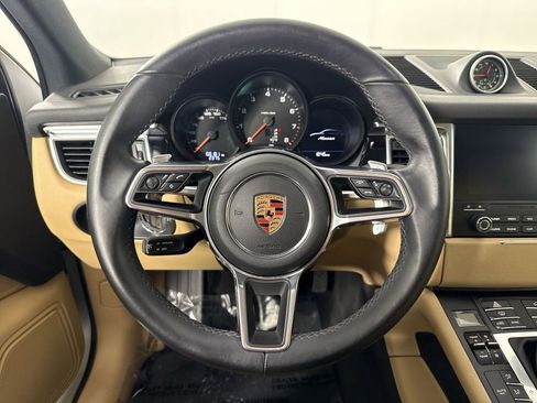 Certified 2018 Porsche Macan image 35