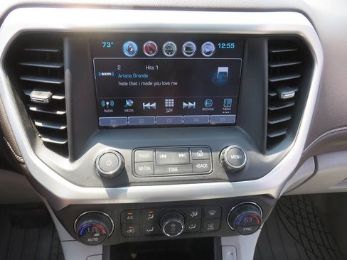 Used 2018 GMC Acadia SLT w/ LPO, Black Accent Package AWD/4WD image 18