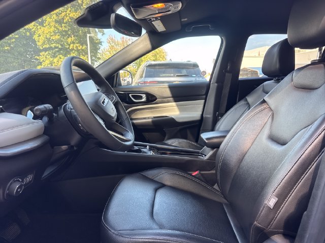 Used 2025 Jeep Compass Limited AWD/4WD image 13