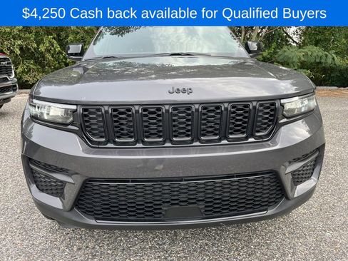 New 2025 Jeep Grand Cherokee Altitude image 2
