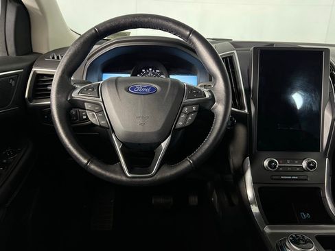 Used 2024 Ford Edge Titanium image 13