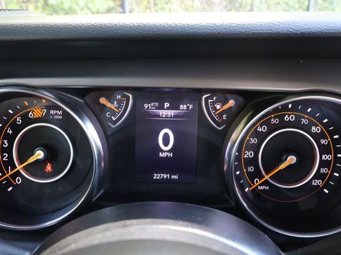 Used 2022 Jeep Wrangler Sport image 27