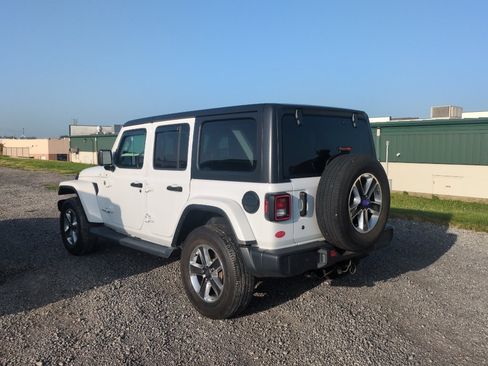 Used 2019 Jeep Wrangler Unlimited Sahara AWD/4WD image 7