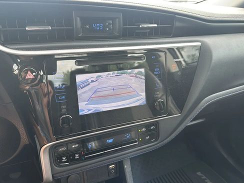 Used 2017 Toyota Corolla SE FWD image 4