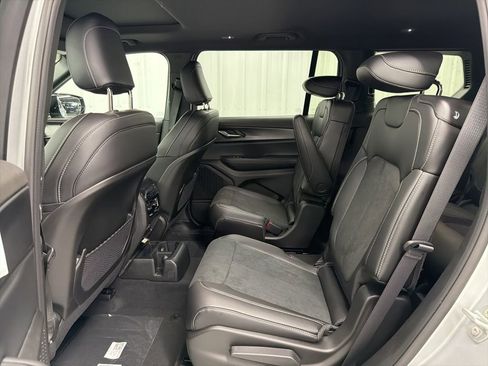 New 2025 Jeep Grand Cherokee L Altitude image 11