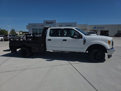 Used 2017 Ford F350 XL w/ Power Equipment Group AWD/4WD image 4