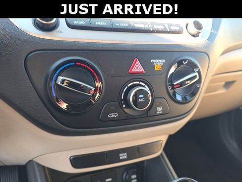 Used 2022 Hyundai Accent SE image 13