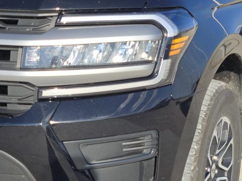 Used 2024 Ford Expedition XLT image 9