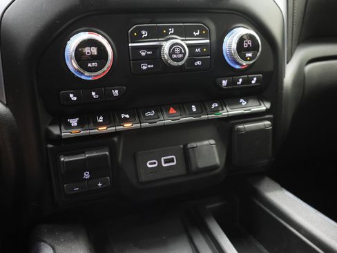 Used 2020 GMC Sierra 3500 SLT w/ SLT Convenience Package AWD/4WD image 47