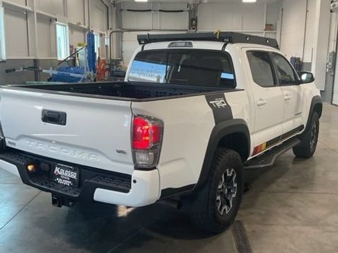 Used 2022 Toyota Tacoma TRD Off-Road w/ Technology Package AWD/4WD image 10