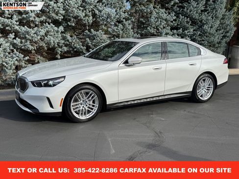Used 2025 BMW 530i xDrive image 1