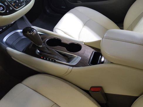 Used 2020 Chevrolet Malibu Premier FWD image 26