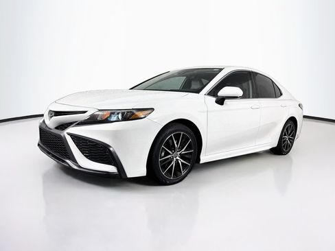 Used 2021 Toyota Camry SE FWD image 3