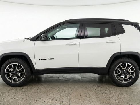 Used 2025 Jeep Compass Trailhawk AWD/4WD image 5