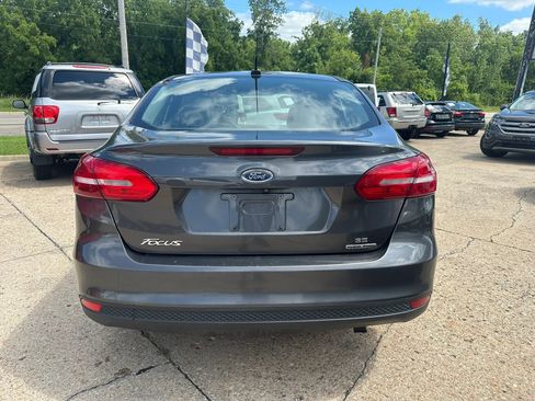 Used 2016 Ford Focus SE w/ SE Winter Package FWD image 6