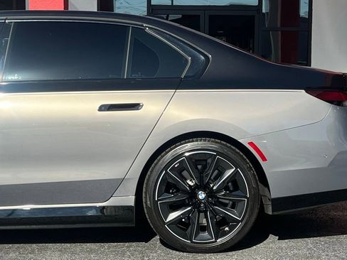 Used 2023 BMW i7 xDrive60 image 7