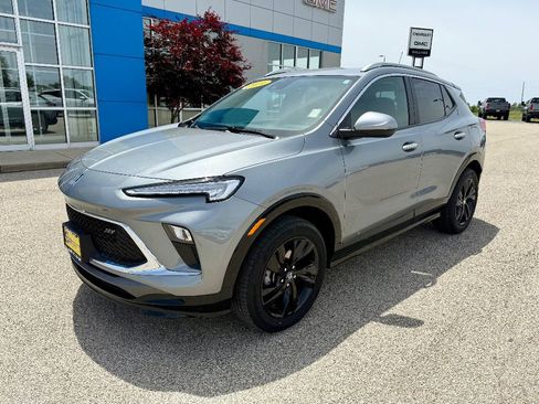 Used 2024 Buick Encore GX Sport Touring image 8