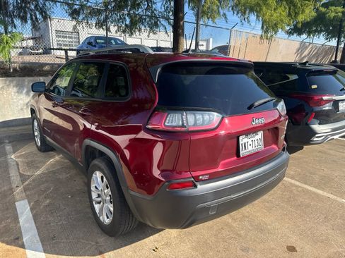 Used 2021 Jeep Cherokee Latitude FWD image 3