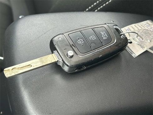 Used 2023 Hyundai Venue SEL image 34