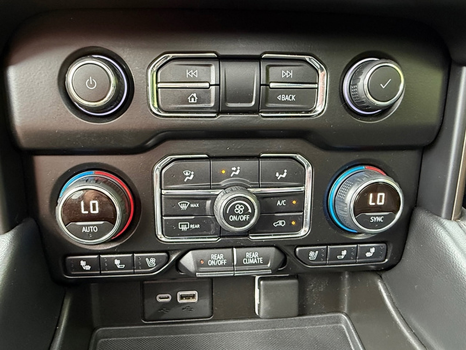 Used 2021 Chevrolet Tahoe High Country w/ Premium Package AWD/4WD image 34