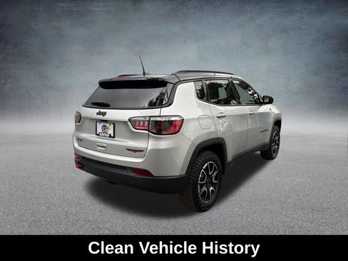 Used 2025 Jeep Compass Trailhawk AWD/4WD image 6