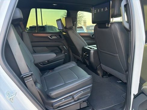 Used 2025 GMC Yukon Denali w/ Denali Reserve Package image 6