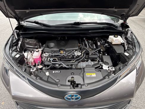 Used 2024 Toyota Sienna XLE w/ XLE Plus Package FWD image 28