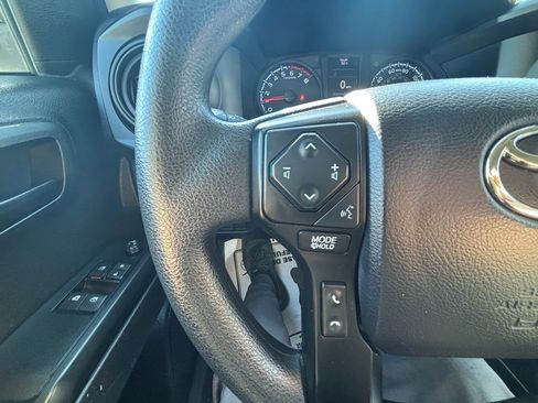 Used 2022 Toyota Tacoma SR image 18