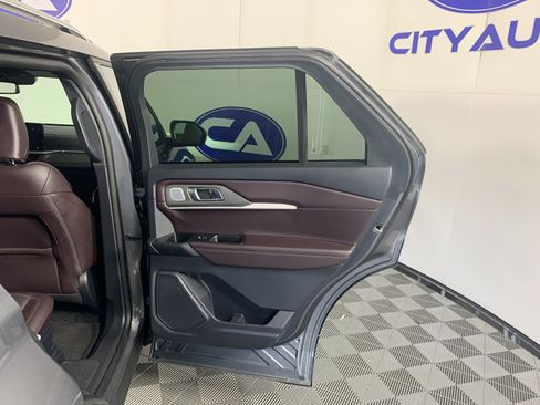 Used 2025 Ford Explorer Platinum RWD image 35
