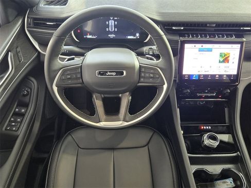 New 2025 Jeep Grand Cherokee Limited image 10