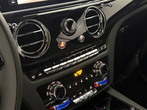 Used 2025 Rolls-Royce Spectre image 27