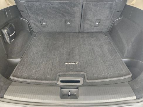 Used 2023 Nissan Rogue SV FWD image 34