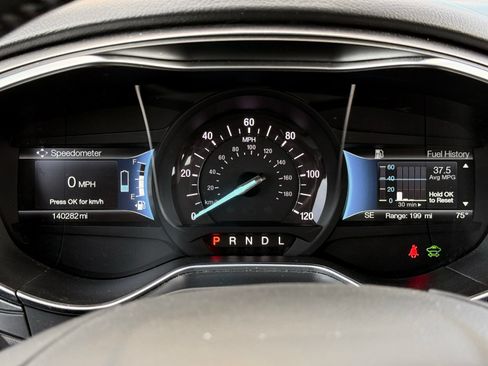 Used 2018 Ford Fusion SE w/ Equipment Group 602A FWD image 29