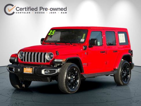 Used 2025 Jeep Wrangler Sahara 4xe image 8