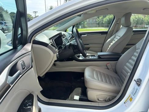 Used 2019 Ford Fusion SEL FWD image 12