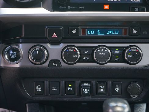 Used 2019 Toyota Tacoma Limited AWD/4WD image 19