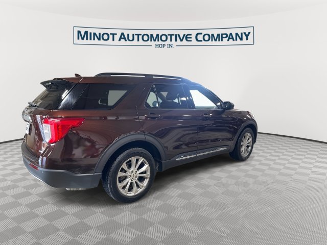 Used 2020 Ford Explorer XLT w/ Equipment Group 202A AWD/4WD image 9