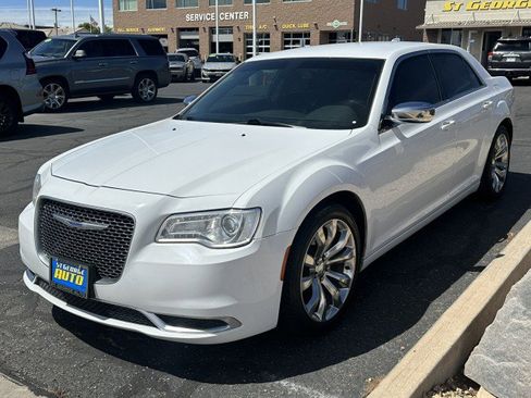 Used 2019 Chrysler 300 Touring w/ Chrome Appearance Package image 7