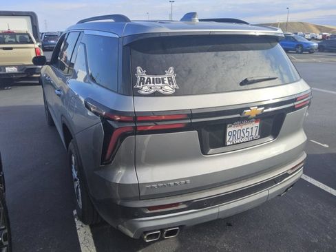 Used 2025 Chevrolet Traverse LT w/ Driver Confidence Package FWD image 4