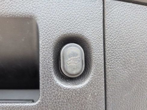 Used 2019 Cadillac Escalade ESV Luxury RWD image 14