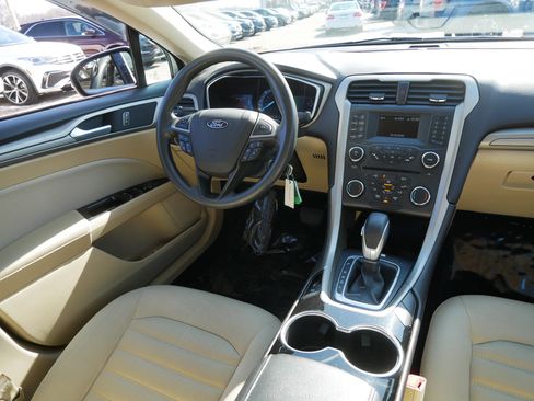 Used 2016 Ford Fusion SE image 9