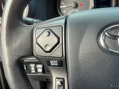 Used 2017 Toyota Tacoma TRD Sport image 14