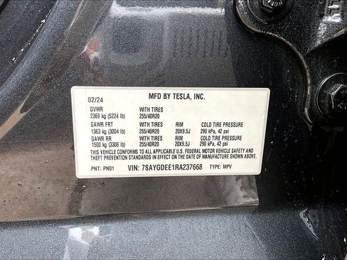 Used 2024 Tesla Model Y Long Range AWD/4WD image 34