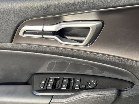 Used 2023 Kia Sportage EX image 18