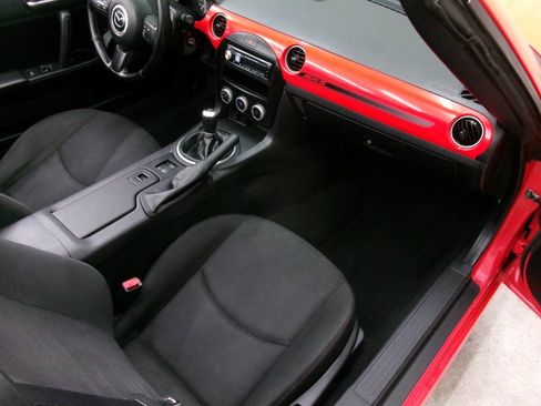 Used 2013 MAZDA MX-5 Miata Club image 24