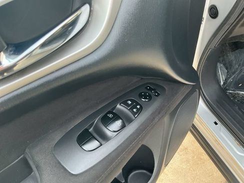 Used 2014 Nissan Pathfinder SV AWD/4WD image 14
