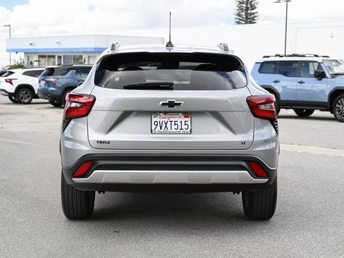 Used 2026 Chevrolet Trax LT w/ LT Convenience Package FWD image 5