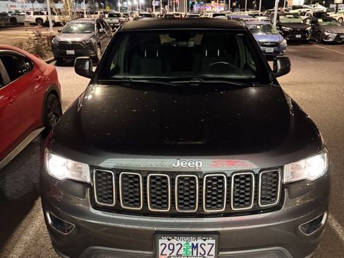 Used 2019 Jeep Grand Cherokee Laredo w/ 18" Wheel & 8.4" Radio Group image 1