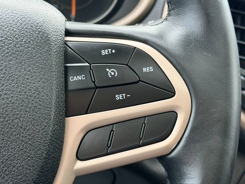 Used 2018 Jeep Cherokee Limited w/ Trailer Tow Group AWD/4WD image 31