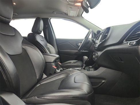 Used 2019 Jeep Cherokee Latitude Plus image 24